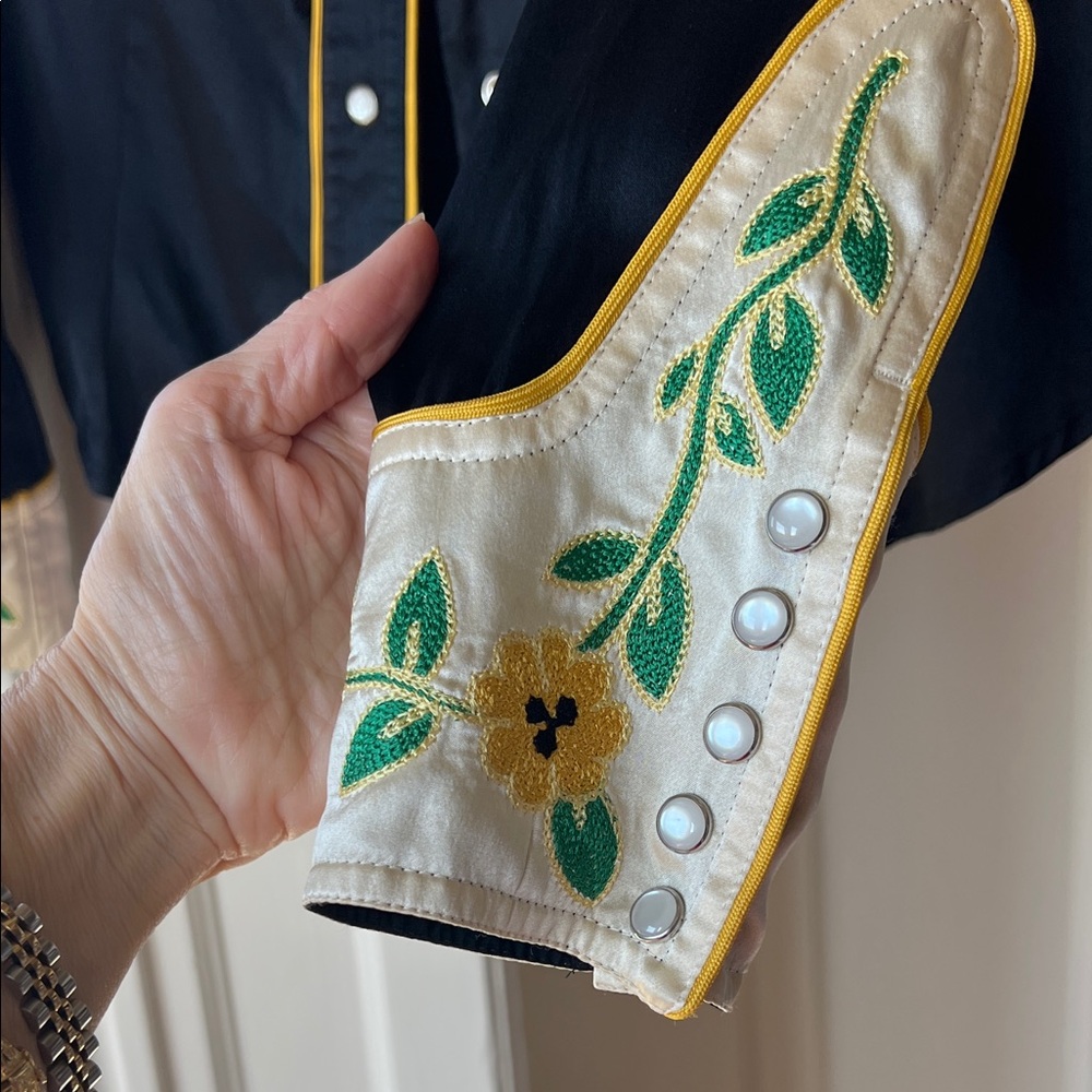 Marc Jacobs Western Black and White Shirt with Gold Trim snap closures - Picture 2 of 4